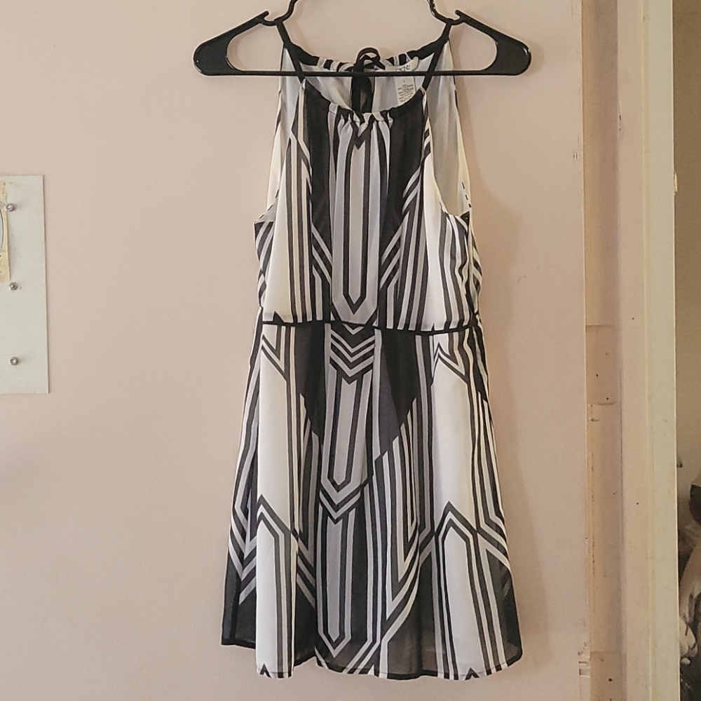 Caché black and white dress